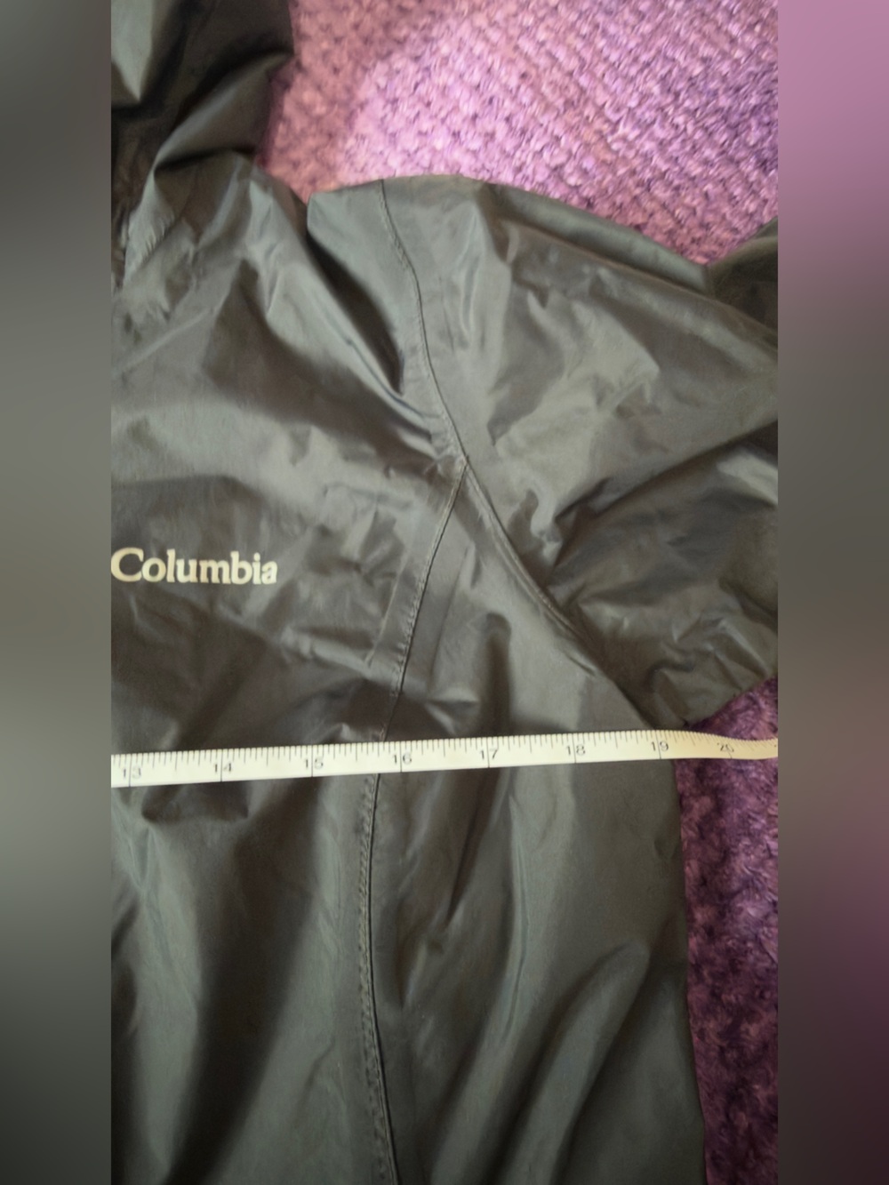 Columbia Black Hooded Packable Jacket. GUC. Size M - Picture 6 of 10